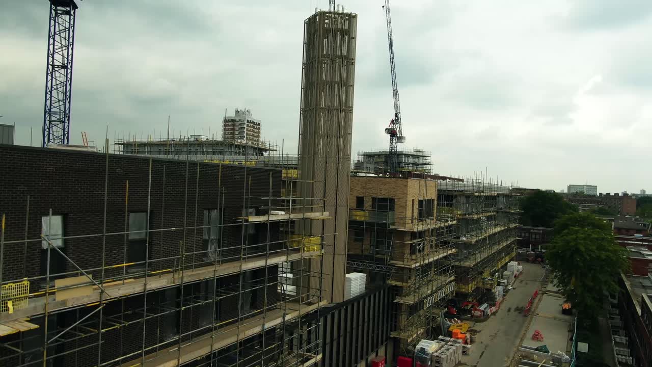 toma de drone de edificio en construcción