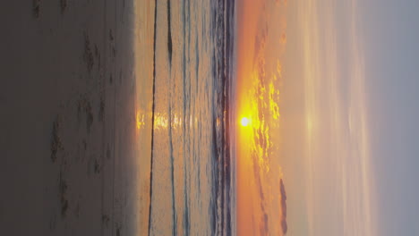 puesta de sol en la playa
