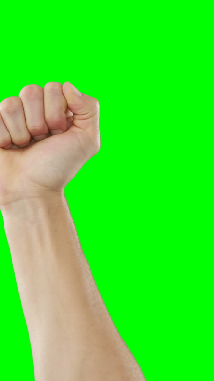 주먹을 들고 있는 남자 손의 클로즈업