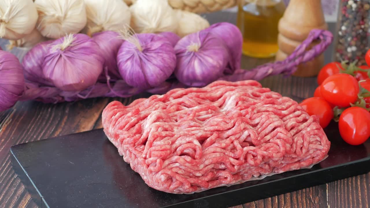 마늘, 은 양파, 토마토 를 은 고기