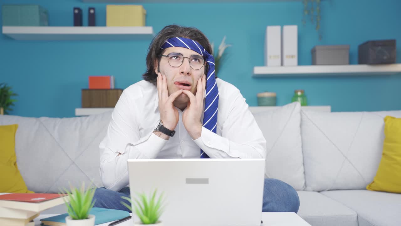 일을 꿈꾸는 재 ⁇ 는 남자.