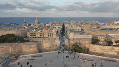 Aerial-Drone-Shot-of-the-Capital-City-of-Malta:-Starting-from-the-Main-Entrance-Piazza-and-over-Valletta