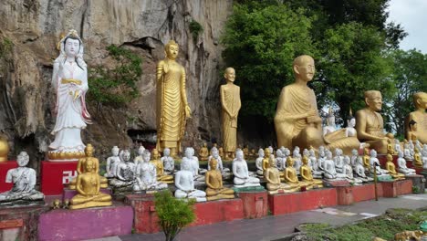 Estatua-Budista-En-El-Templo,-Tailandia,-Malasia