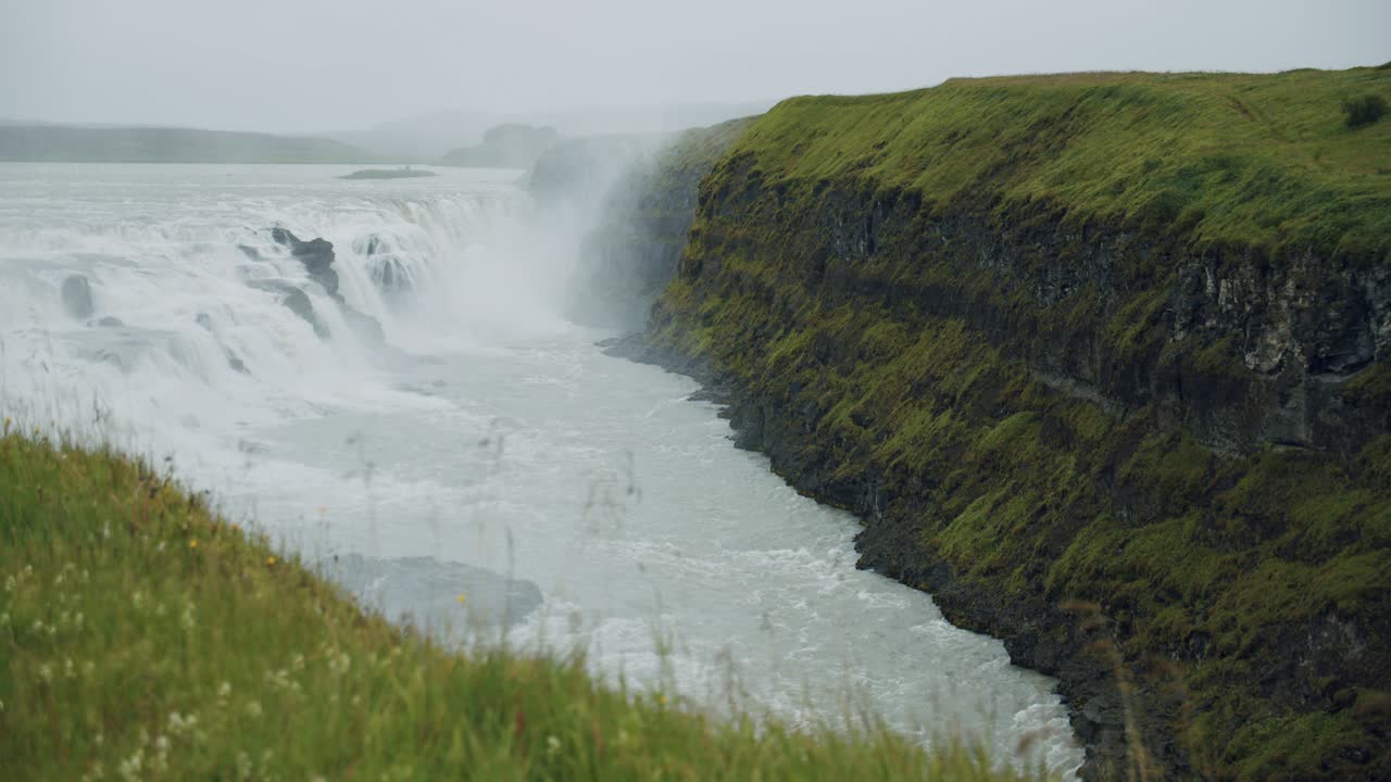 increíble cascada gullfoss en islandia ubicada en el círculo dorado.
