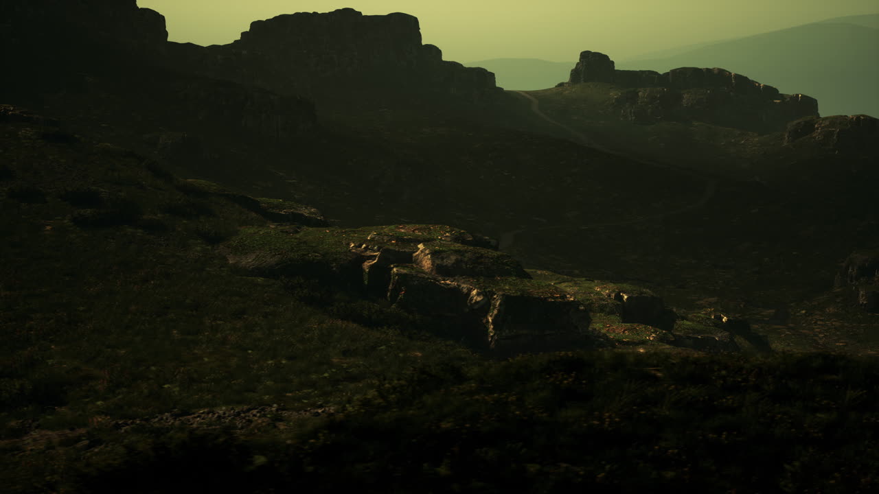 안개 가 가득 한 산 의 풍경