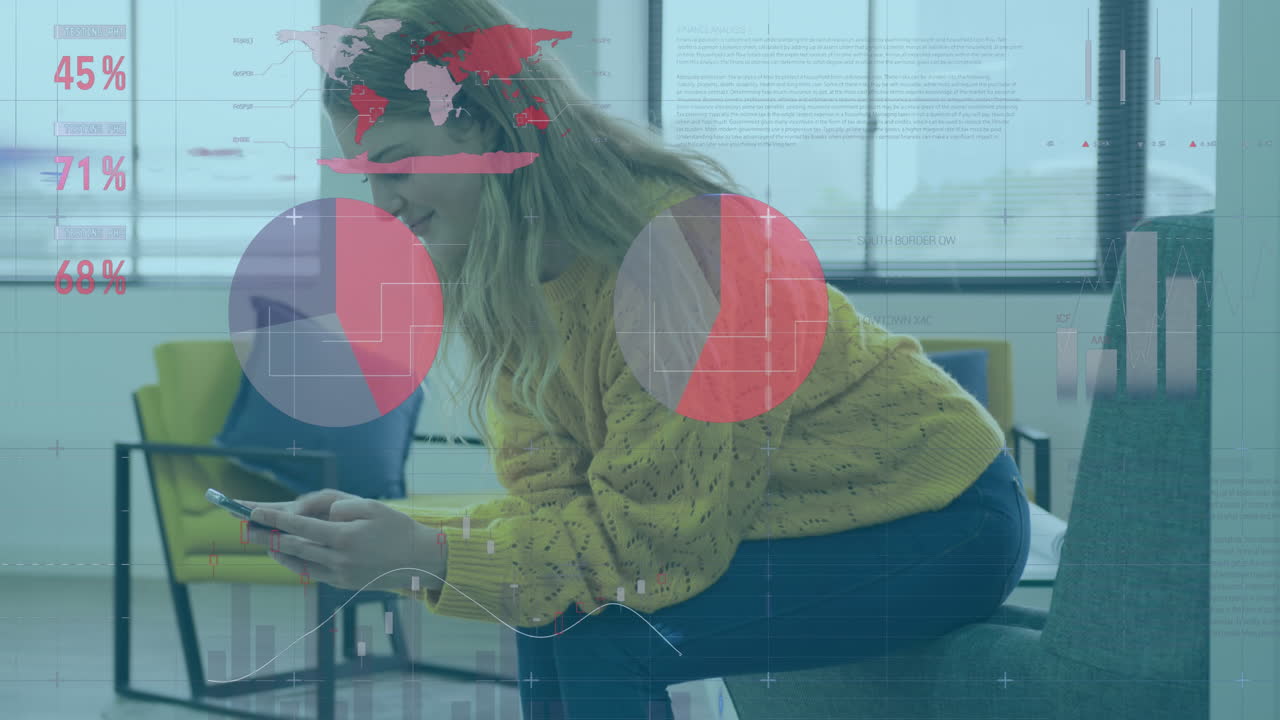 animación del procesamiento de datos financieros sobre una mujer de negocios caucásica en el cargo