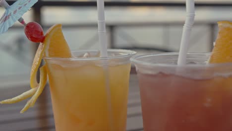 Close-up-shot-of-cocktail-drinks-on-beach-bar