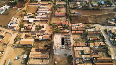 Luftdrohnenaufnahme-Einer-Ländlichen-Siedlung-In-Kenia