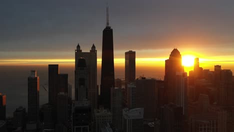 Vista-Superior-Aérea-De-Material-De-Archivo-Del-Amanecer-De-Chicago-Subiendo