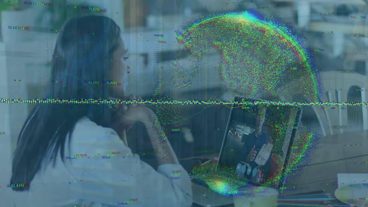 컴퓨터 노트북을 사용하는 두 인종의 여성에 대한 데이터 처리 및 지구상의 애니메이션