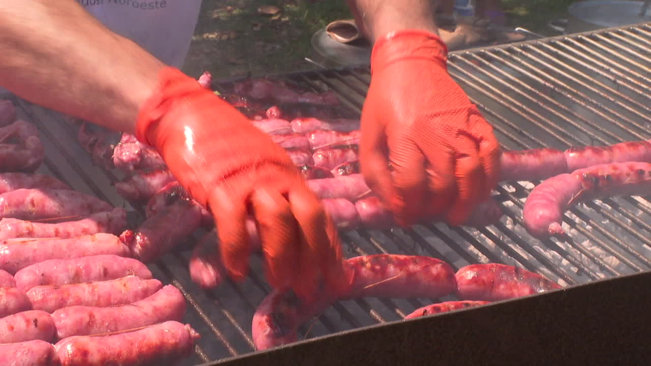 바베큐에 긴 소시지