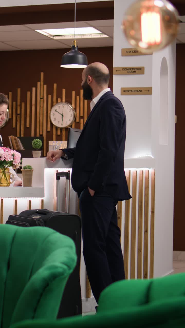 Vertical Video Manager richiede i servizi dell'hotel