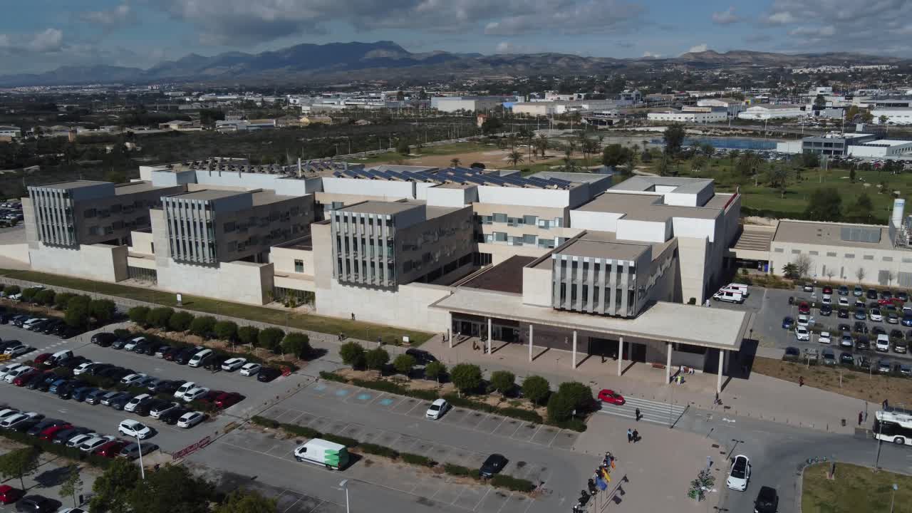 In orbita intorno all'Ospedale Vinalopó a Elche, Spagna