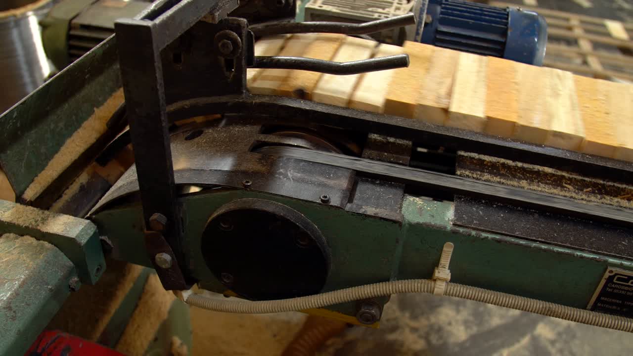 alimentación automática de las tablas de madera