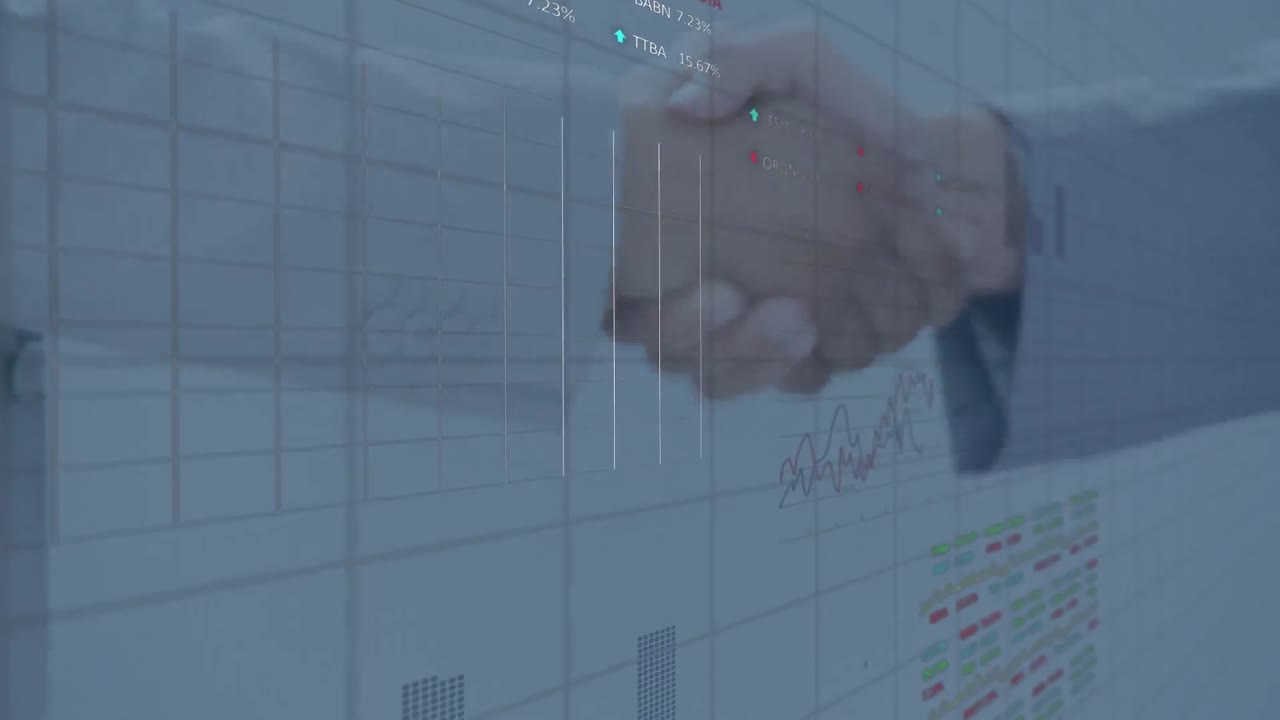 Procesamiento de datos bursátiles con el trasfondo de la sección media de un empresario y una empresaria dándose la mano.