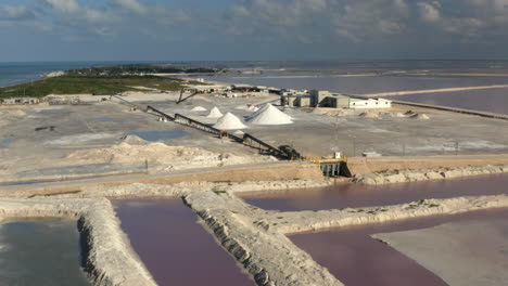 Sea-saltern-in-Mexico-with-mounds-of-salt-and-salt-evaporation-ponds