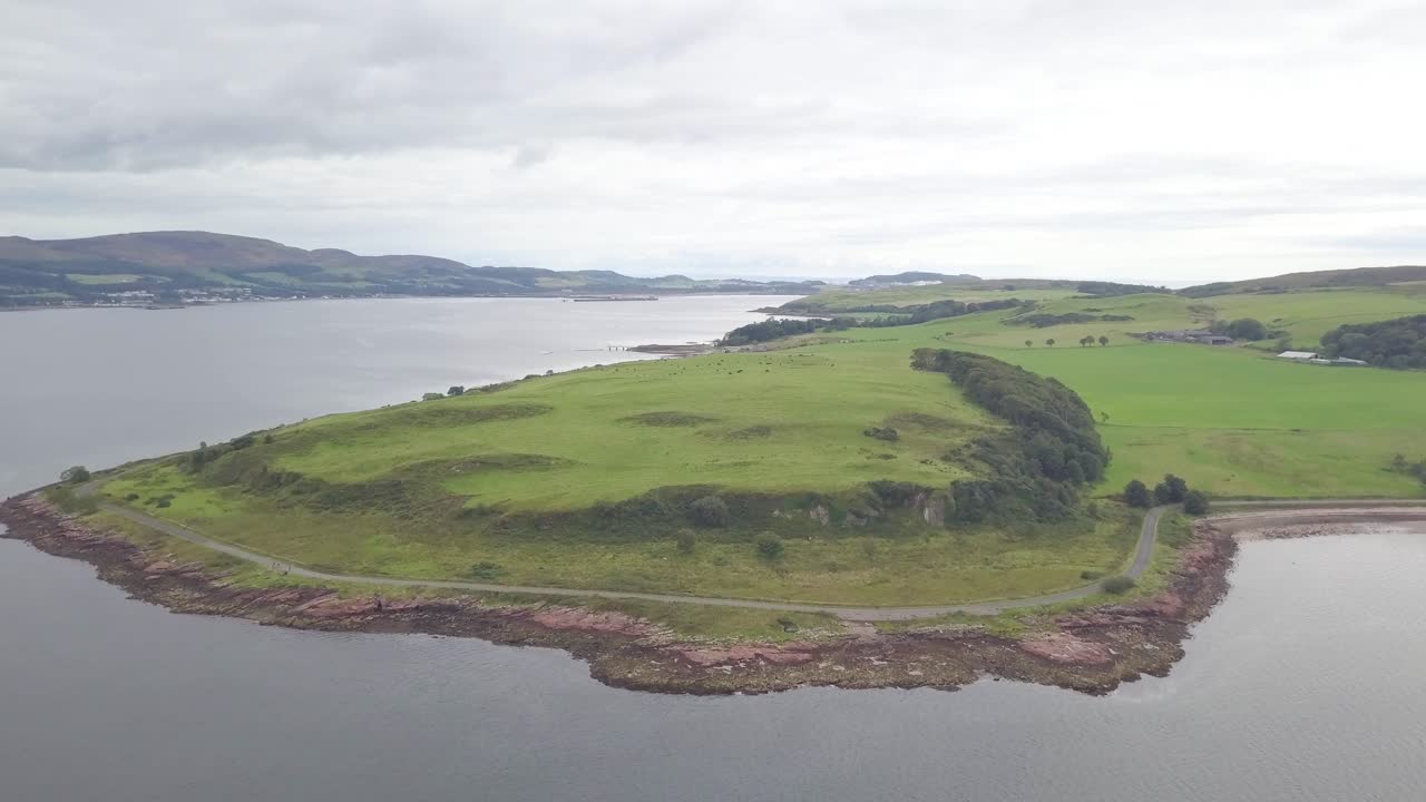 스코틀랜드 쿰브래 섬의 밀포트. 공중 포워드