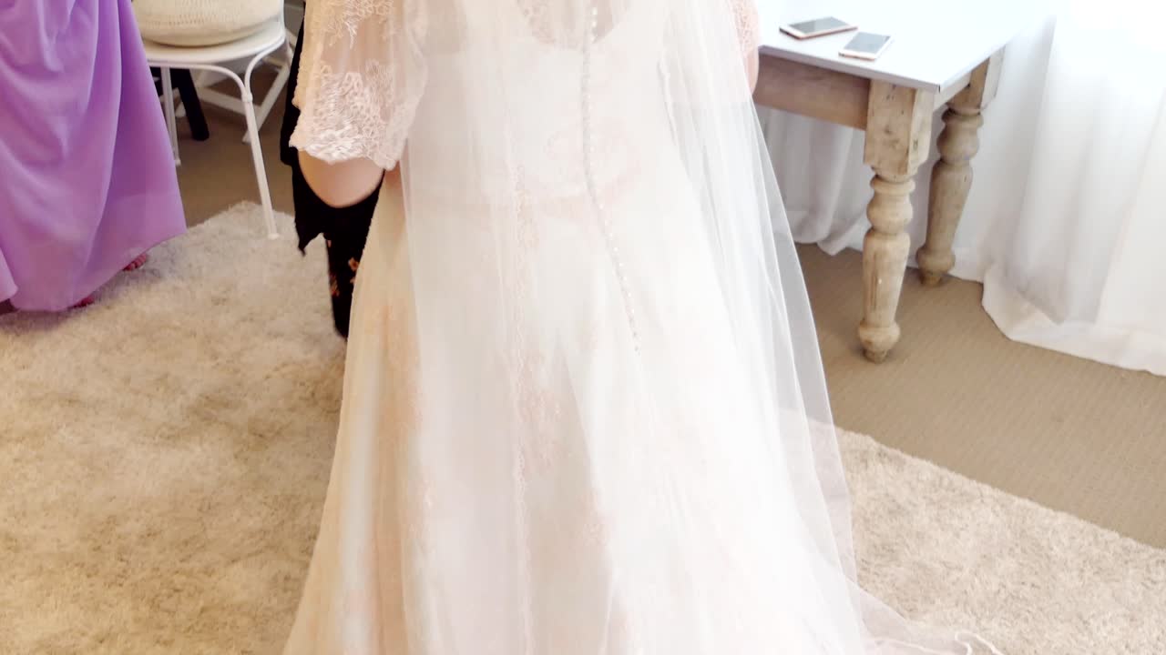 신부의 와이드 샷 - 들러리 웨딩 드레스