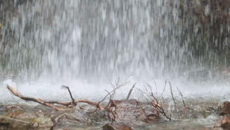 Cascada-Kegety-En-Invierno-Cerca-De-La-Cordillera-Ala-too-Cerca-Del-Río-Kegety-Un-Gran-Día-De-Caminata-Pasando-Tokmok-Desde-Bishek