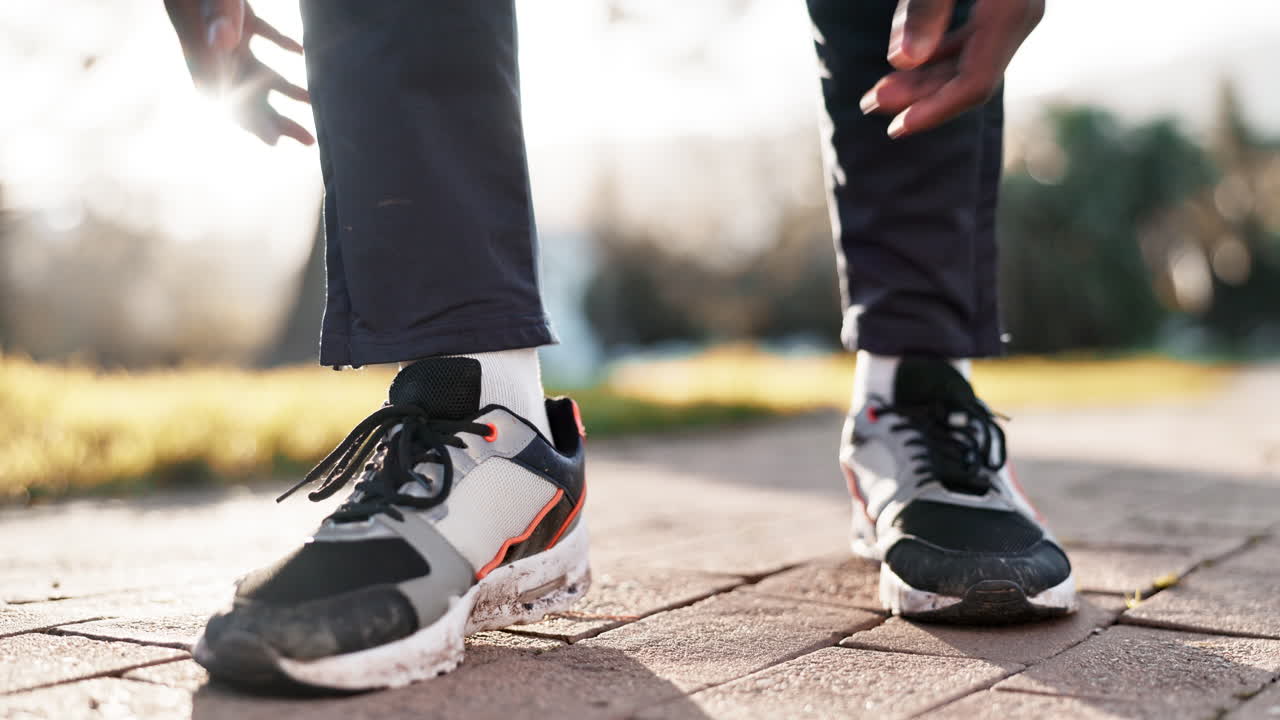 발통과 피트니스를 가진 남자