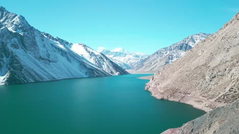 El-Yeso-reservoir-artificial-lagoon-Cajon-del-Maipo,-country-of-Chile