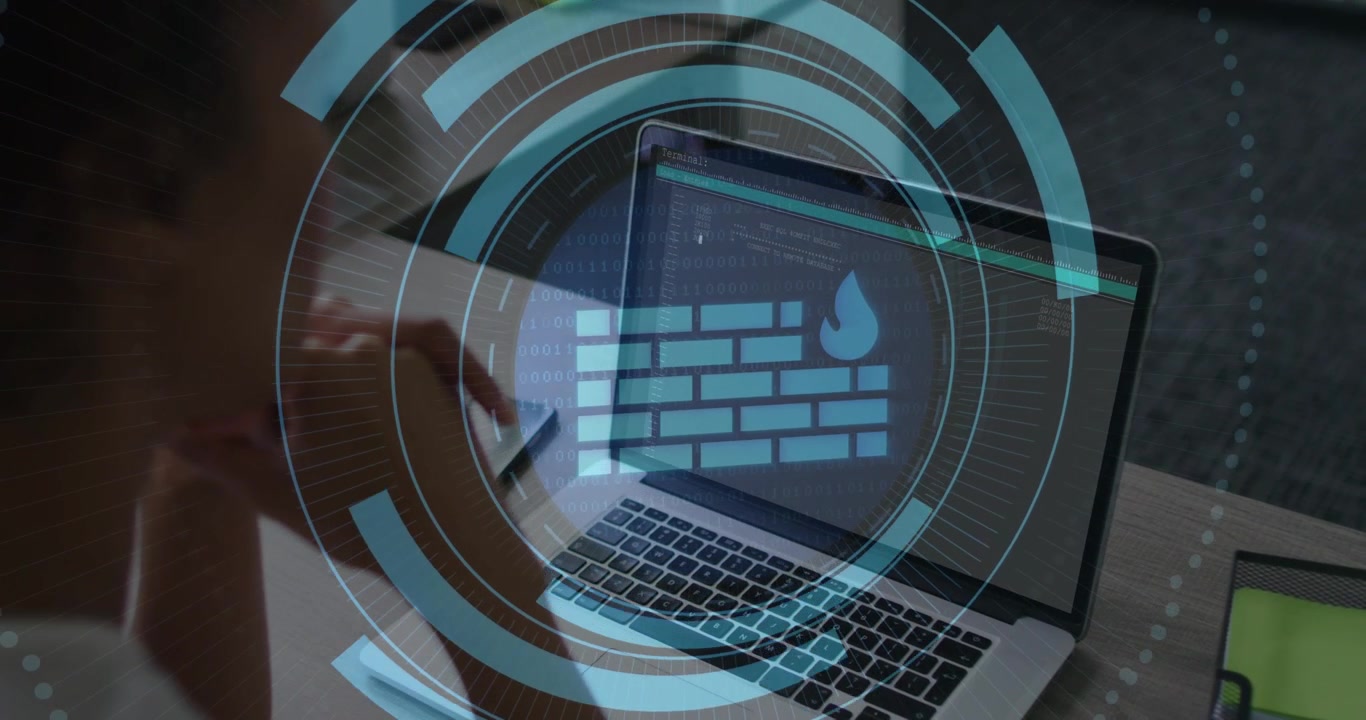 Donna che avvia l'HUD dopo le particelle, toccando il laptop, attivando il firewall per la cybersecurity