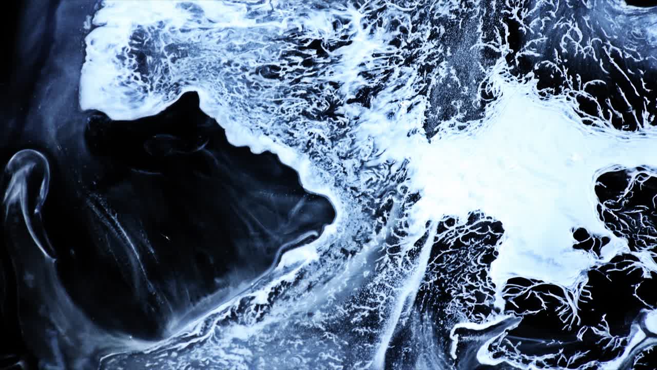 blanco y azul colores cósmicos hermosa reacción líquida | universo de colores superficie móvil pintura macro aceite azul negro y amarillo | nebulosa de hubble de la nasa