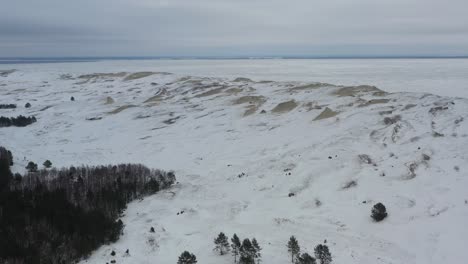 Vista-Aérea-De-Las-Dunas-En-Invierno