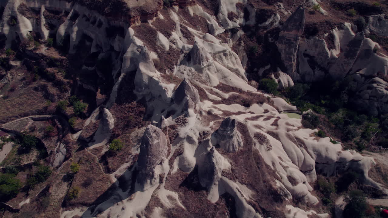 las formaciones rocosas únicas de capadocia, también conocidas como chimeneas de hadas