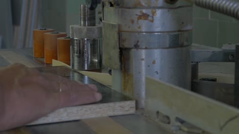 proceso de trabajo de la madera: banda de borde