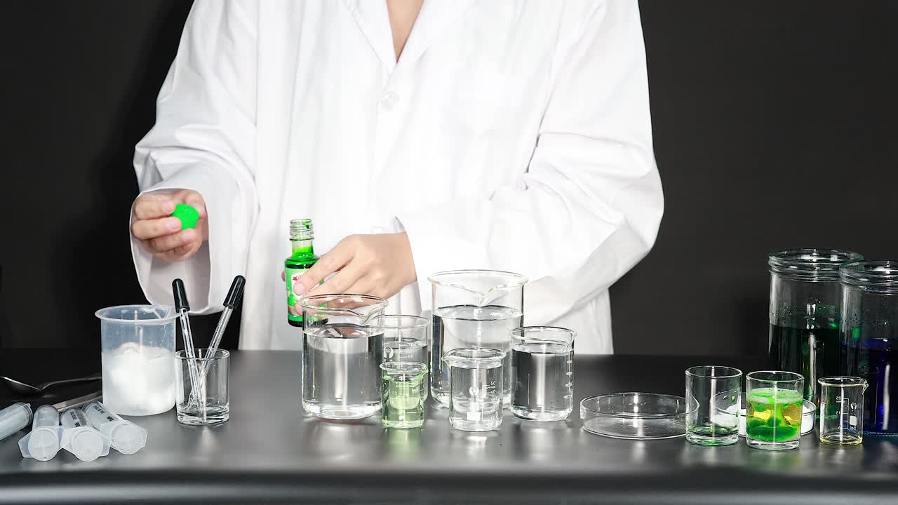 액체와 색이 변하는 과학 실험