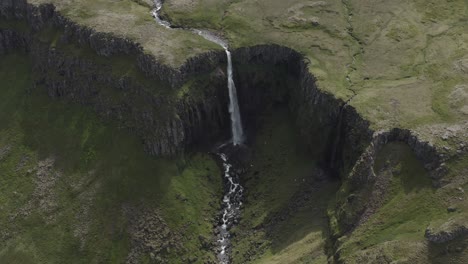 Spectacular-view-of-Grundarfoss-waterfall-surrounded-by-mossy-landscape