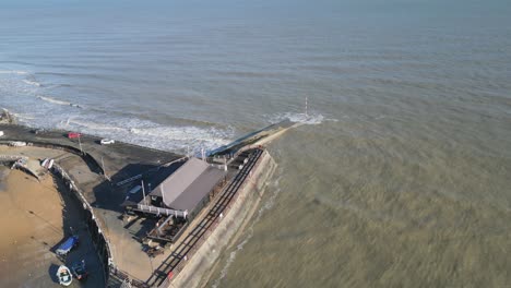 Broadstairs-Drohnenaufnahmen-Beim-Wegfahren-Vom-Hafen