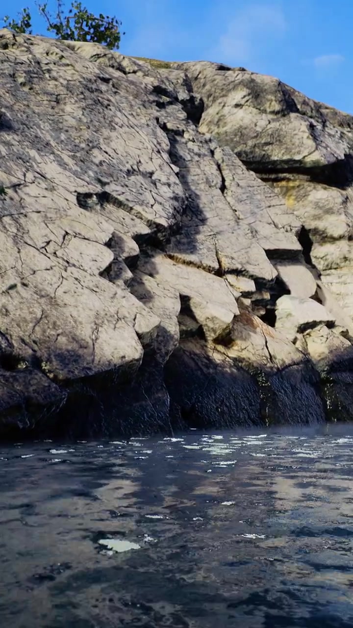 L'acqua incontra la roccia sulla riva con onde che lambiscono dolcemente la superficie
