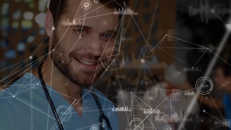 animación de conexiones a través de un médico caucásico usando una tableta
