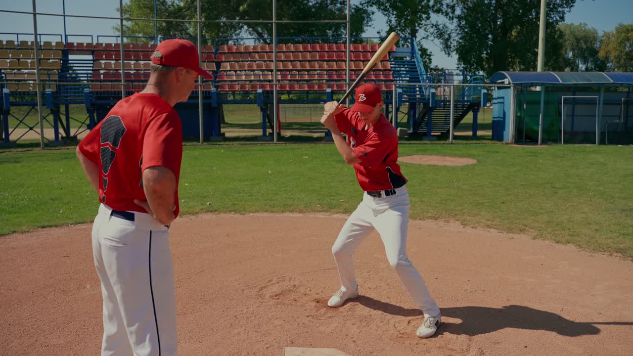 Allenamento di baseball con l'allenatore