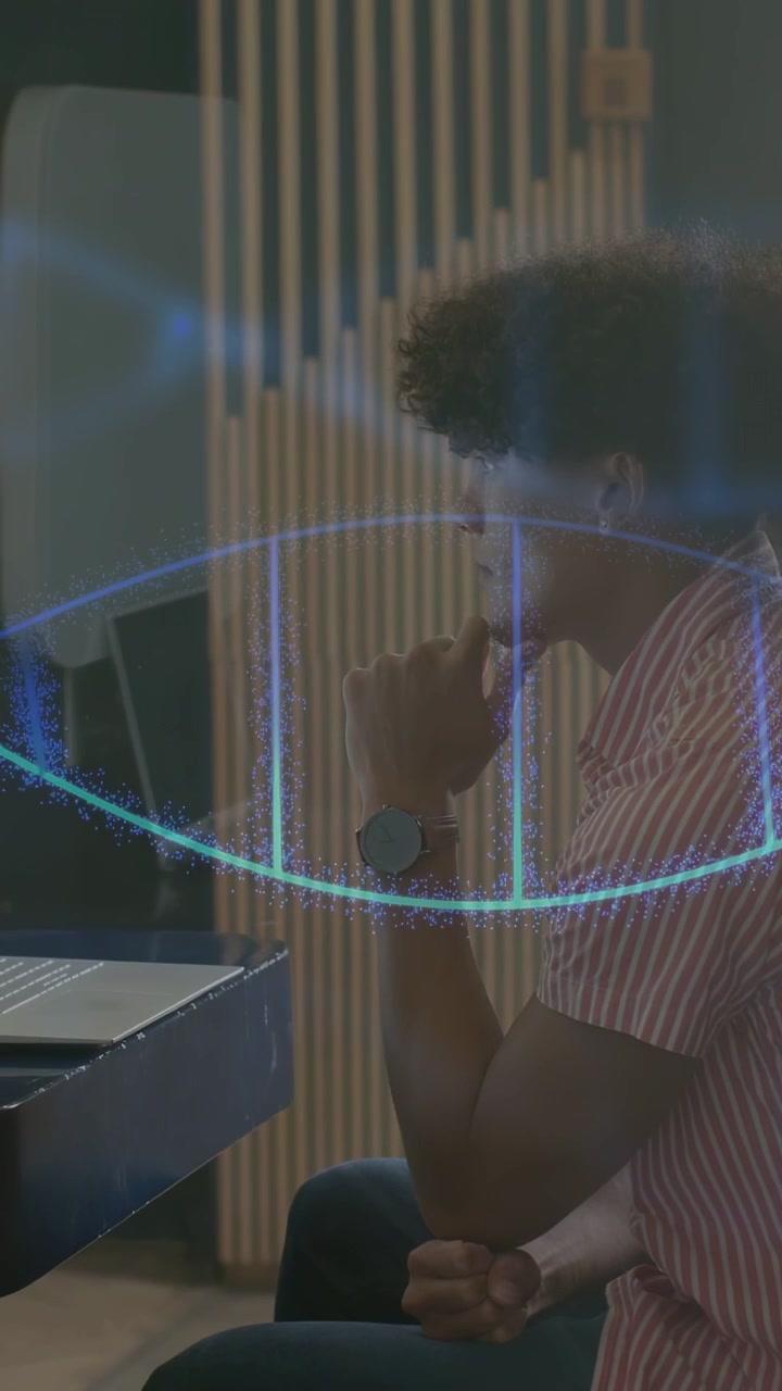 Video verticale: Uomo al laptop che studia e analizza mentre un'onda blu gli scorre sopra, per la tecnologia.
