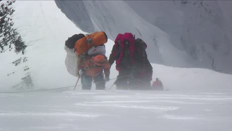 climbers battered by strong winds