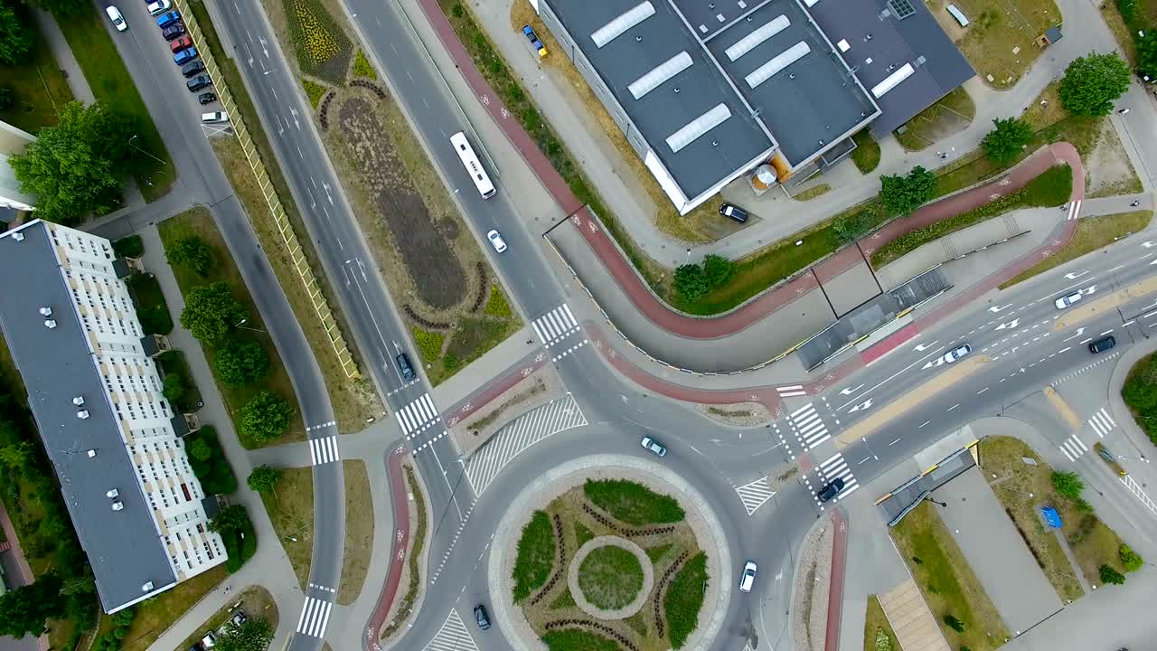 aérea: intersección de carretera redonda en sopot