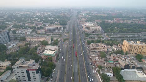 Traffic-Commuting-On-Busy-Highway-Roads,-Lahore-Urban-Cityscape