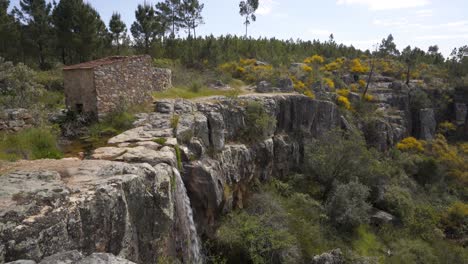 Wasserfallkaskade-In-Vila-De-Rei,-Portugal