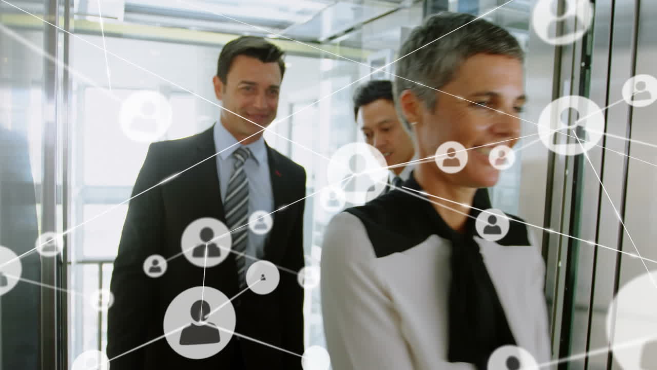 animación de la red de conexiones con iconos sobre diversas personas de negocios que trabajan en la oficina