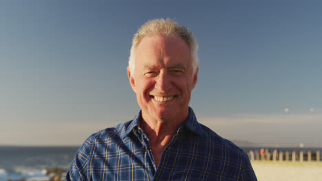 Front-view-of-senior-man-in-front-of-beach