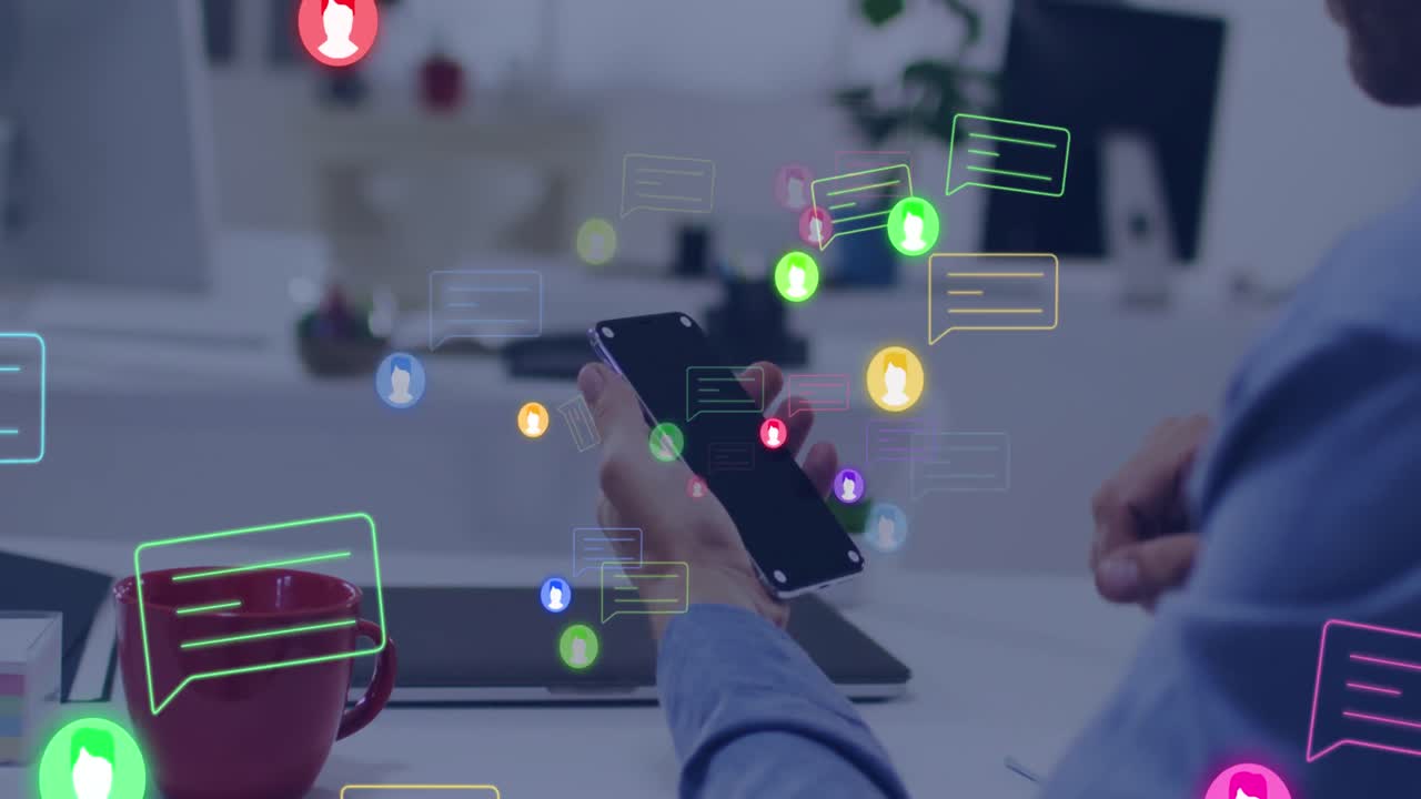 animación de iconos de medios sobre las manos utilizando el teléfono inteligente