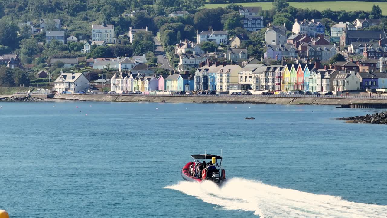 북아일랜드 앤트림 카운티의 해안 도시 화이트헤드