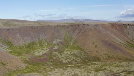 Aerial-tilt-down-shot-of-volcano-landscape-In-iceland-during-sunny-day---Stóra-Eldborg-undir-Geitahlí?