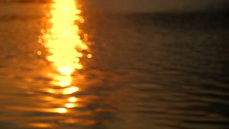 video de movimiento de 4k de la superficie del agua desenfocada