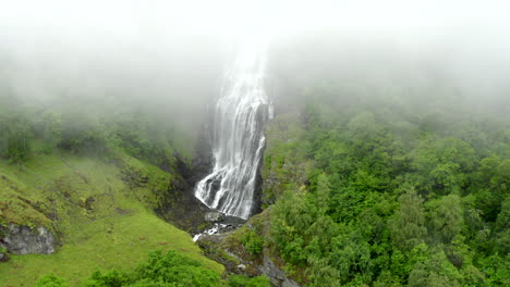 Static---Push-shoot-in-a-base-of-waterfall-in-northern-environment