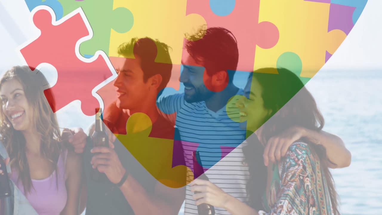 animación de coloridas piezas de rompecabezas corazón sobre amigos felices en la fiesta de playa de verano