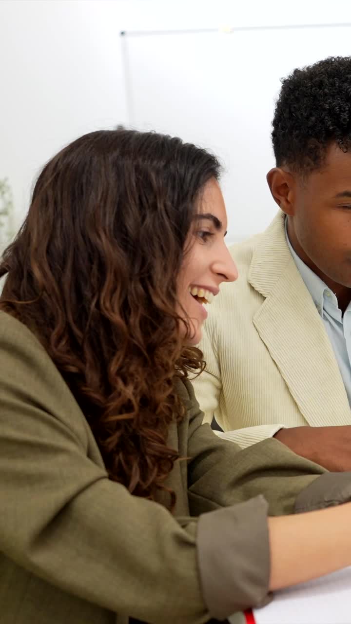 reuniones de negocios y colaboración